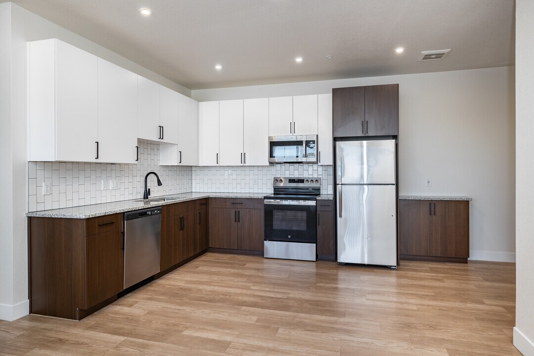 Junction72 in Commerce City, CO - Building Photo