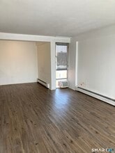 87 Glenbrook Rd in Stamford, CT - Foto de edificio - Building Photo