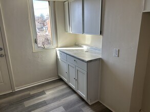 651 Hollace St in Pittsburgh, PA - Foto de edificio - Building Photo