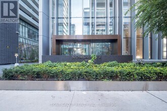 50 Charles St E in Toronto, ON - Building Photo - Building Photo