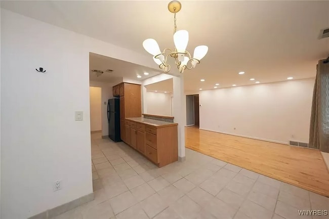 5 Cambridge Sq, Unit F