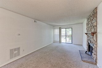 8625 Clay St, Unit #230 in Westminster, CO - Foto de edificio - Building Photo