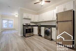 726 W Roscoe St in Chicago, IL - Building Photo