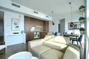 1055 Rue de la Montagne in Montréal, QC - Building Photo
