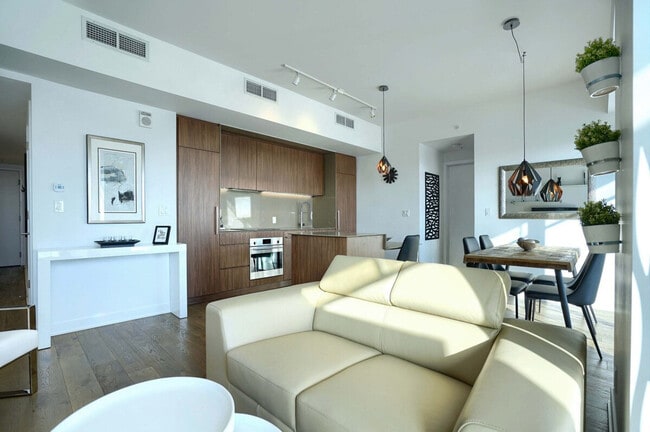 property at 1055 Rue de la Montagne