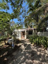 1655 NE 175th St in North Miami Beach, FL - Building Photo