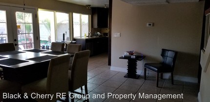 7066 Hillcroft Way in Las Vegas, NV - Building Photo - Building Photo