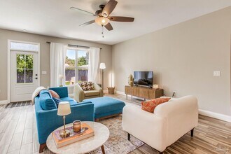 215 Green Dr in Mary Esther, FL - Foto de edificio - Building Photo