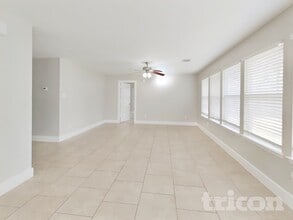 17023 Morning Star Ave in Crosby, TX - Foto de edificio - Building Photo