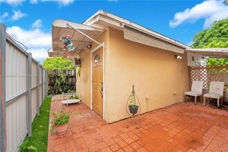 20200 SW 117th Ave in Miami, FL - Foto de edificio - Building Photo