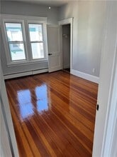77 Slade St in Pawtucket, RI - Foto de edificio - Building Photo