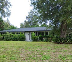 715 Eastover Cir in DeLand, FL - Building Photo