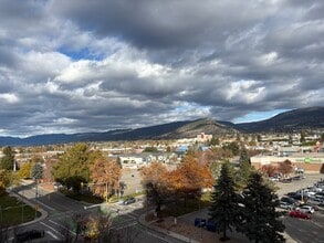 2125 Atkinson St in Penticton, BC - Building Photo - Building Photo