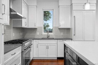 422 E Boston Post Rd in Mamaroneck, NY - Foto de edificio - Building Photo