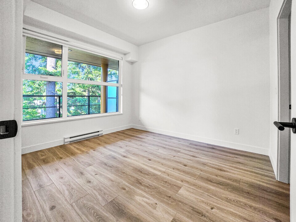 2365 King George Blvd in Surrey, BC - Building Photo