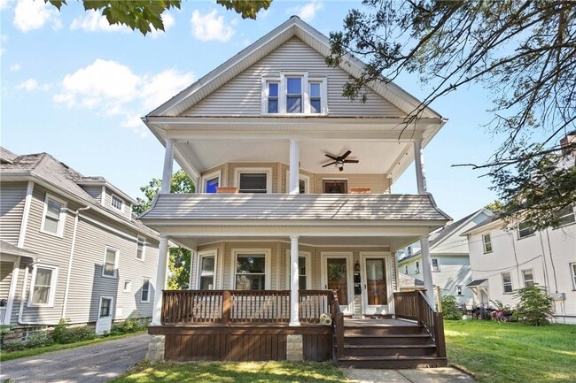 property at 15-17-17 Roosevelt St