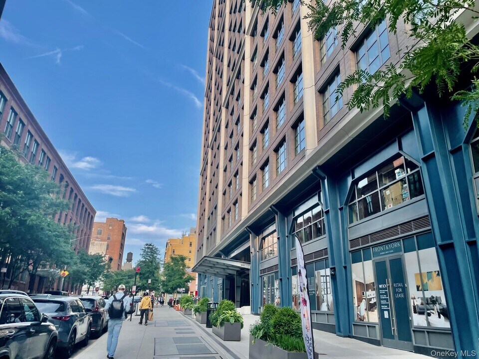180 Front St in New York, NY - Building Photo