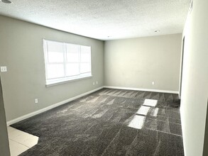 5625 Hillside Dr in Columbia, MO - Foto de edificio - Building Photo