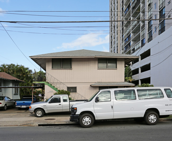 706 Makaleka Ave in Honolulu, HI - Building Photo - Building Photo