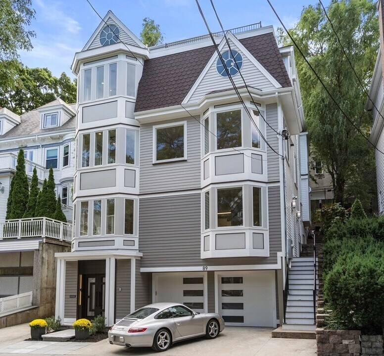 89 University Rd in Brookline, MA - Building Photo