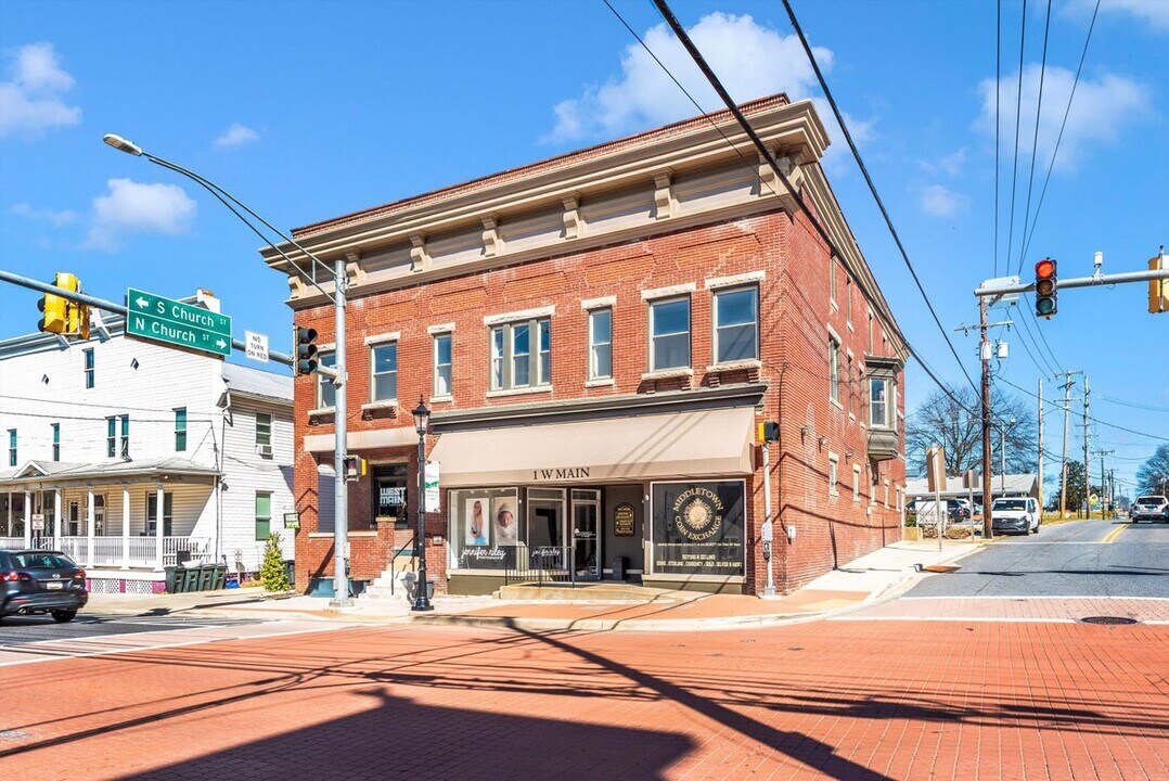 1 W Main St in Middletown, MD - Building Photo