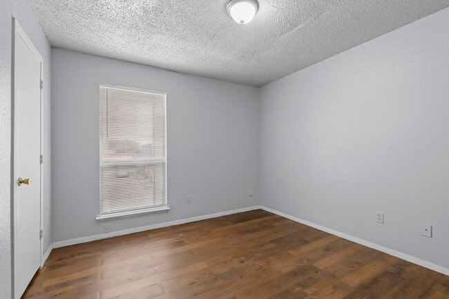 302 N Race St in Everman, TX - Building Photo - Building Photo