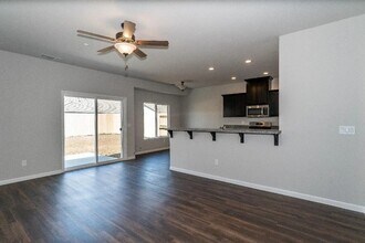 4048 Larner Way in Olivehurst, CA - Building Photo - Building Photo