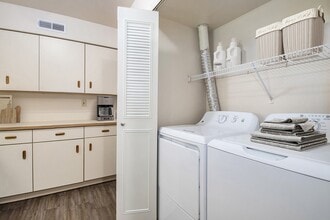 The Highlands Apartments in Elkhart, IN - Foto de edificio - Building Photo