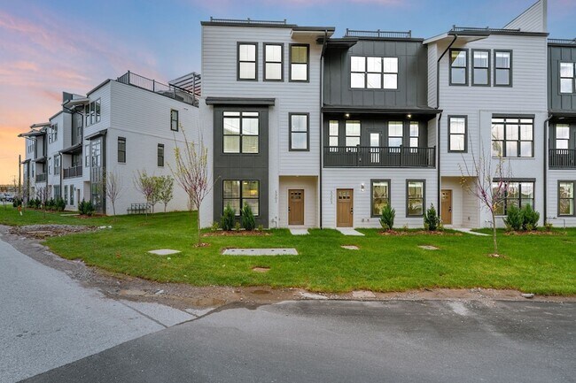 5301 California Ave, Unit Apt 309 in Nashville, TN - Building Photo - Building Photo
