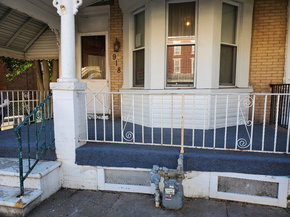 918 W Marshall St, Unit 1 in Norristown, PA - Building Photo
