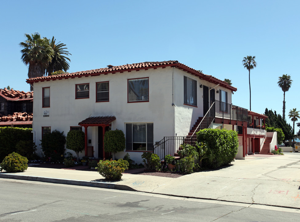 121 W Mason St in Santa Barbara, CA - Foto de edificio