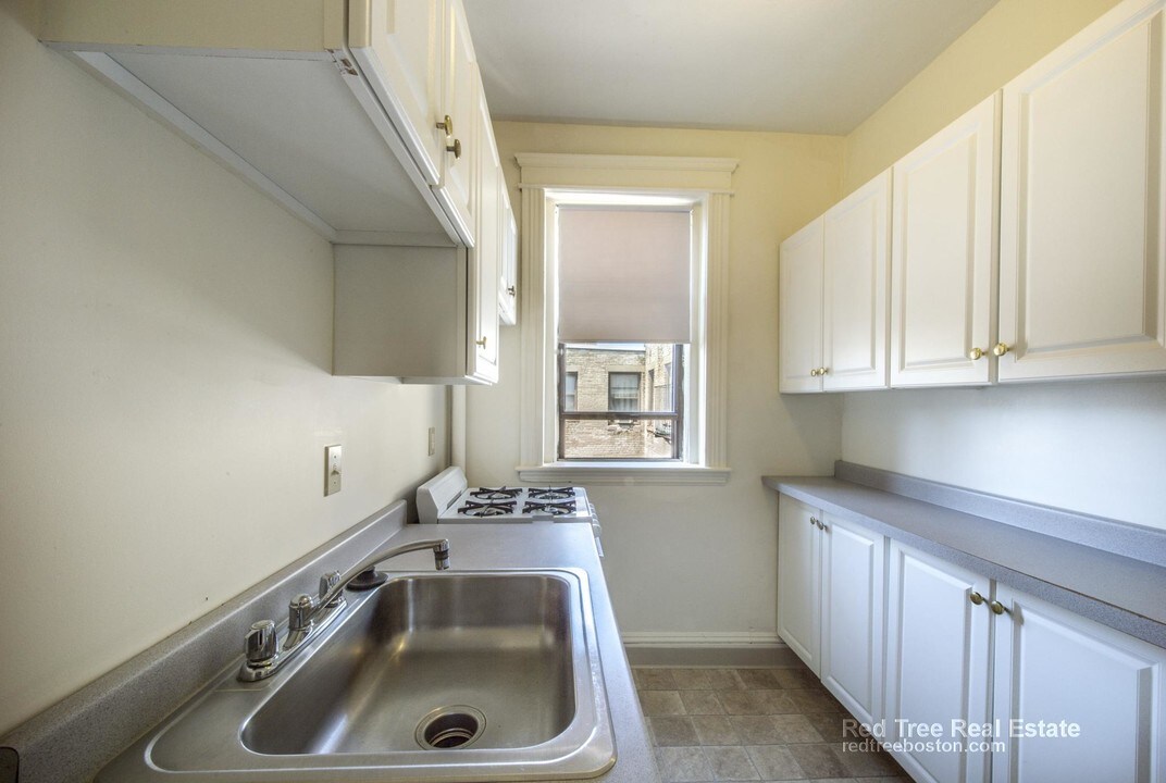 1152 Commonwealth Ave in Boston, MA - Building Photo