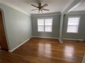 5803 Cresthaven Ln in Toledo, OH - Building Photo
