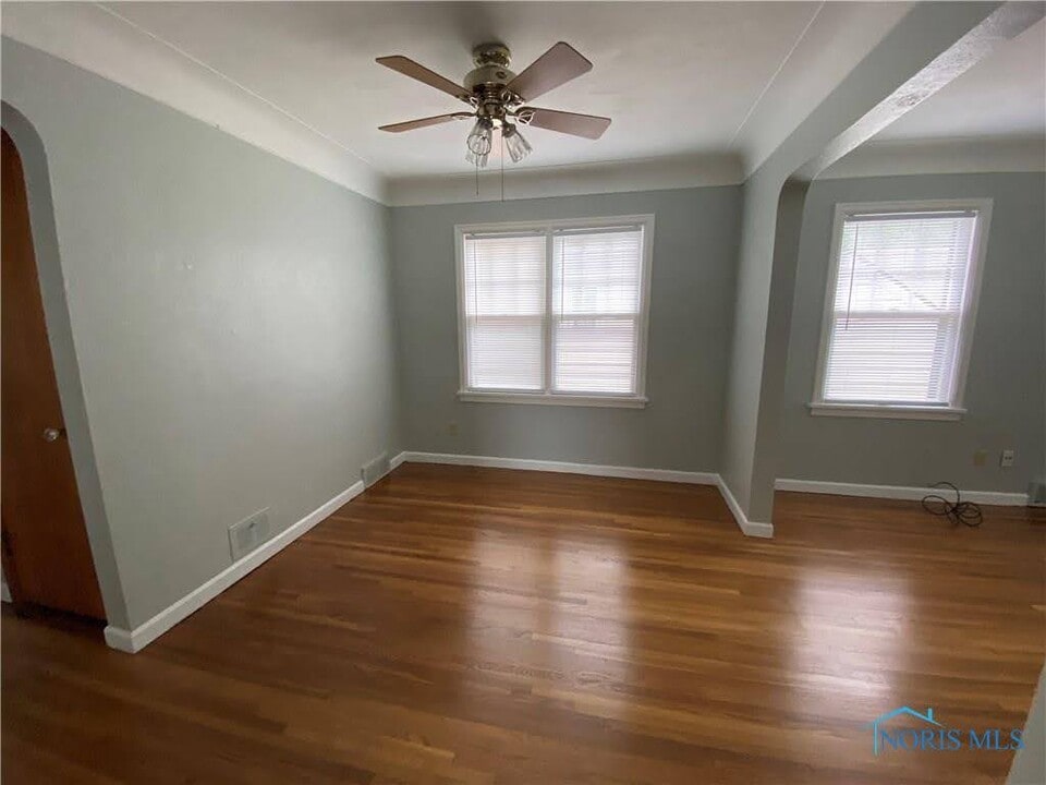 5803 Cresthaven Ln in Toledo, OH - Building Photo