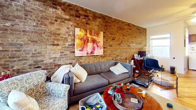 1307 W Addison St in Chicago, IL - Building Photo - Building Photo
