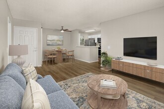 Green Valley Apartments in Chino Hills, CA - Foto de edificio - Building Photo