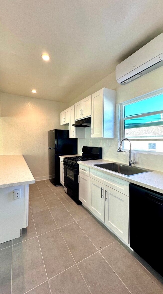 138 Olive St, Unit 131G in Glendale, CA - Building Photo - Building Photo