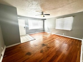 6110 Pratt St in Omaha, NE - Building Photo - Building Photo