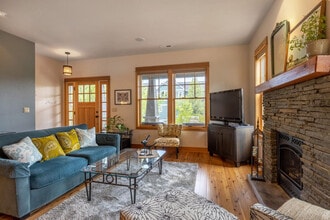 3101 Sherman Ave in Hood River, OR - Building Photo - Building Photo