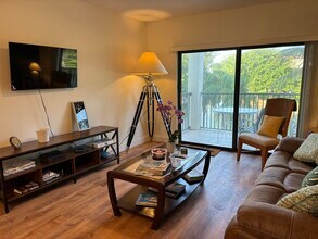 2105 Lavers Cir in Delray Beach, FL - Foto de edificio - Building Photo