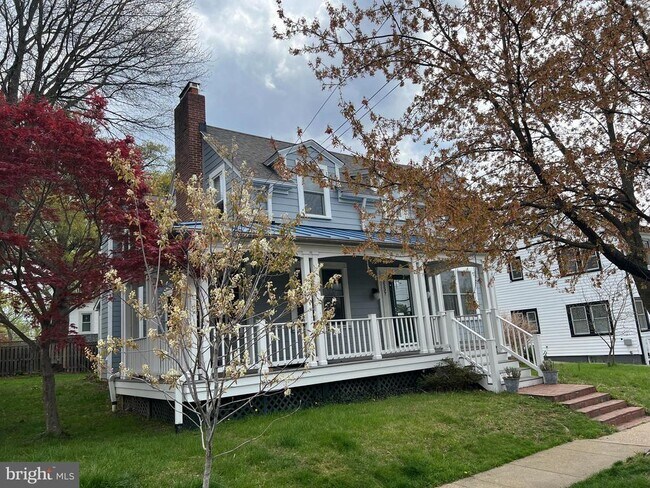 property at 2237 N Wakefield St