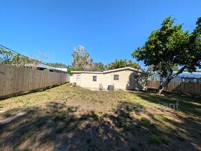 219 6th Ave SW in Largo, FL - Building Photo - Building Photo