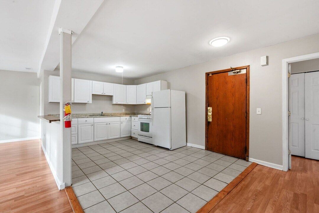 555 N Kent St-Unit -201 in St. Paul, MN - Building Photo