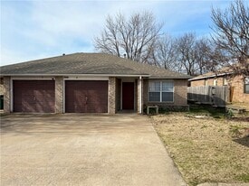 5900 Samantha St in Fayetteville, AR - Building Photo