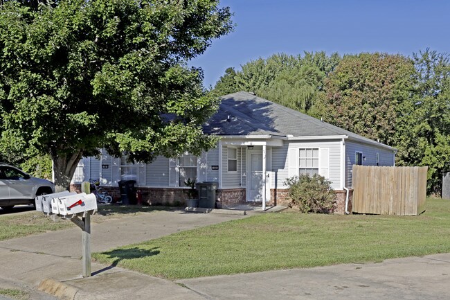 1664-1681 N Linda Jo Pl in Fayetteville, AR - Foto de edificio - Building Photo