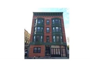 563 Manhattan Ave in Brooklyn, NY - Building Photo - Building Photo