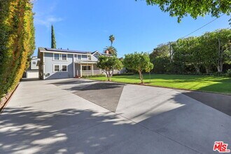 4744 Haskell Ave in Los Angeles, CA - Building Photo - Building Photo