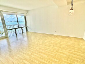 1430 Brickell Bay Dr, Unit 1103 in Miami, FL - Foto de edificio - Building Photo
