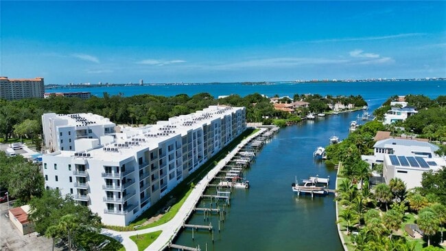 property at 1709 N Tamiami Trl