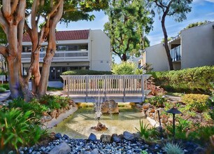 818 Camino Real, Unit 107 in Redondo Beach, CA - Building Photo - Building Photo